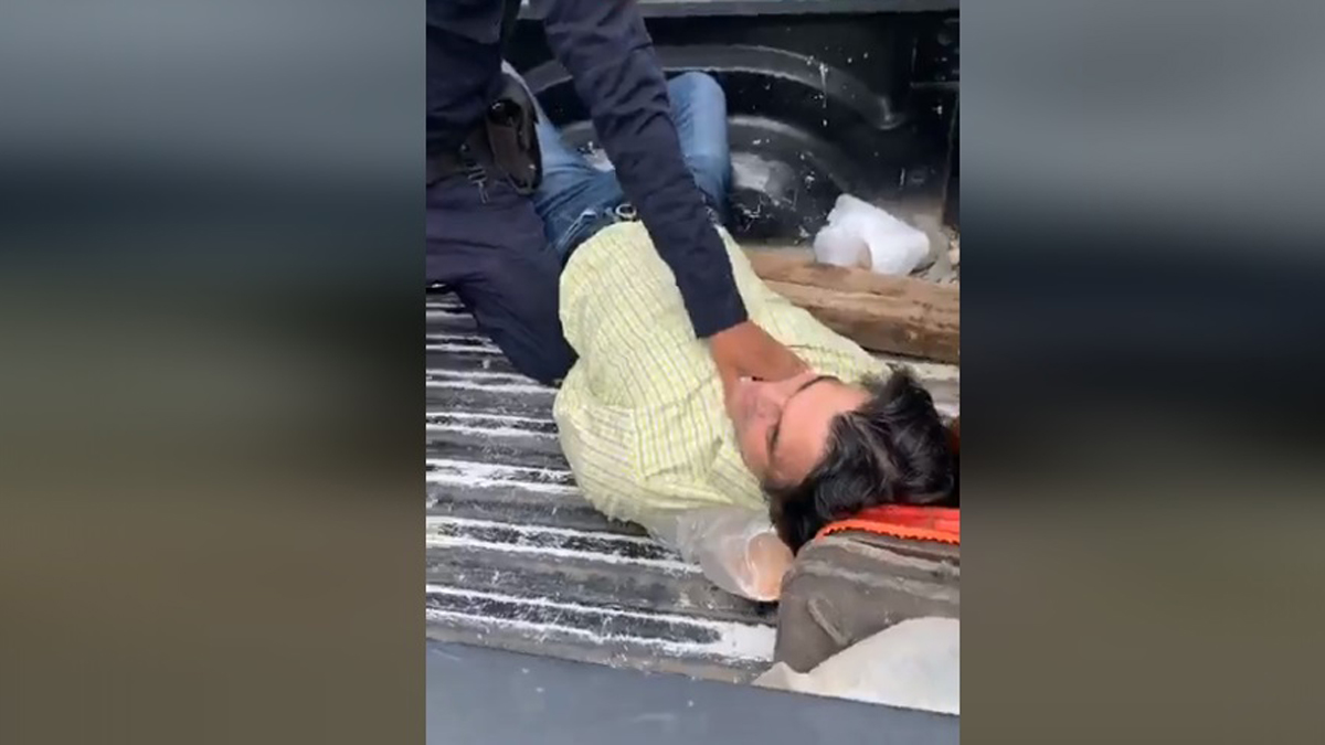 #Video Arrestan al 'Pato' Zambrano en Nuevo León - policia-somete-al-pato-zambrano