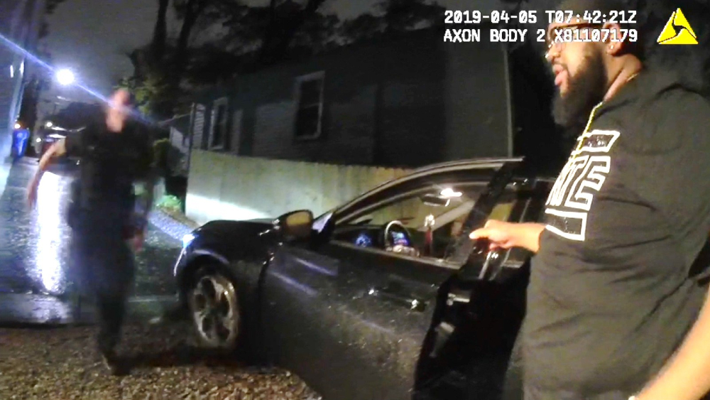 #Video Policías de Atlanta se burlan de afroamericano tras romperle el tobillo