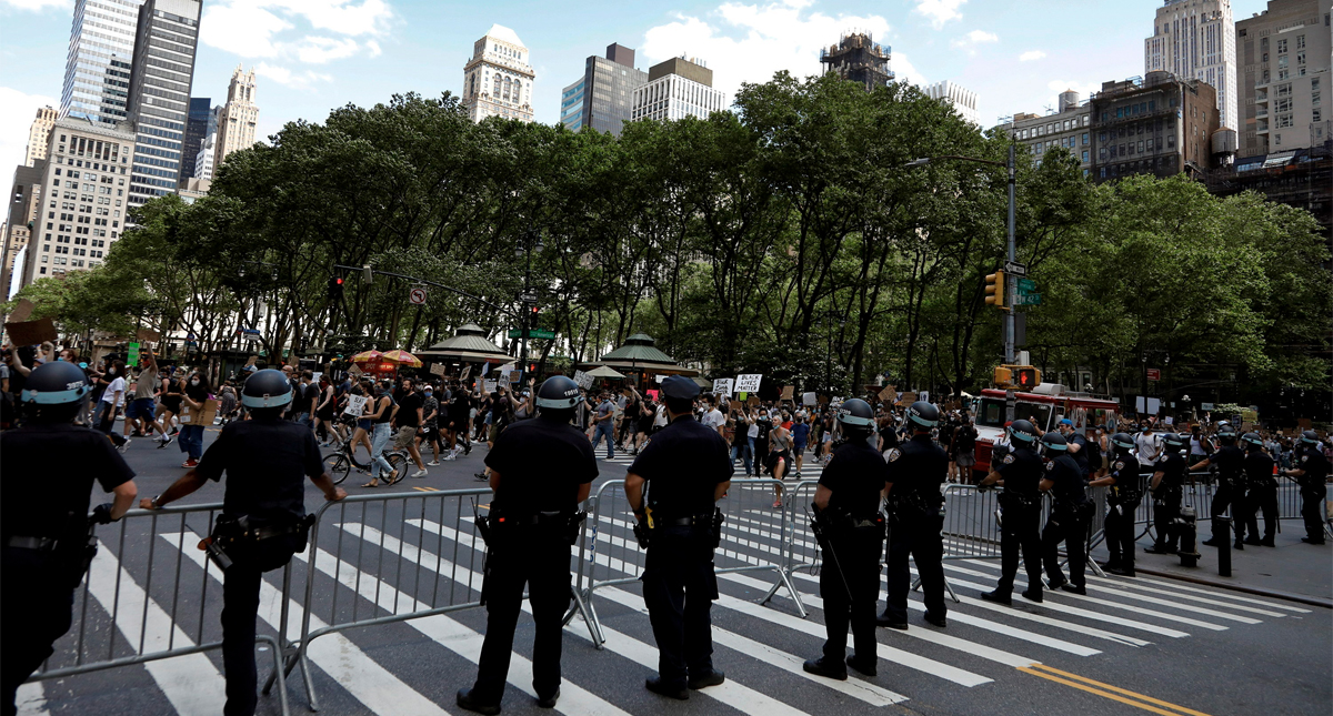 Concejo de Nueva York podría recortar mil mdd al presupuesto de la policía