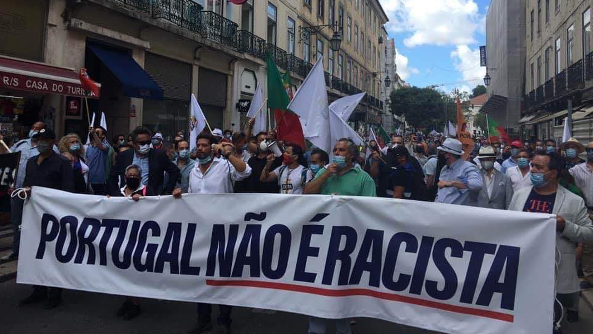 Cerca de mil personas protestan en Lisboa contra racismo