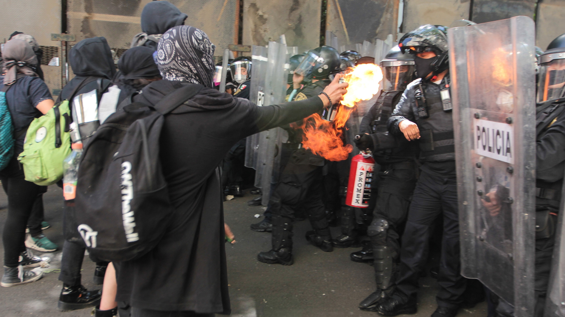 Sheinbaum envía oficios a Fiscalía y CDH por agresión de policías a menor Sheinbaum envía oficios a Fiscalía y CDH por agresión de policías a menor