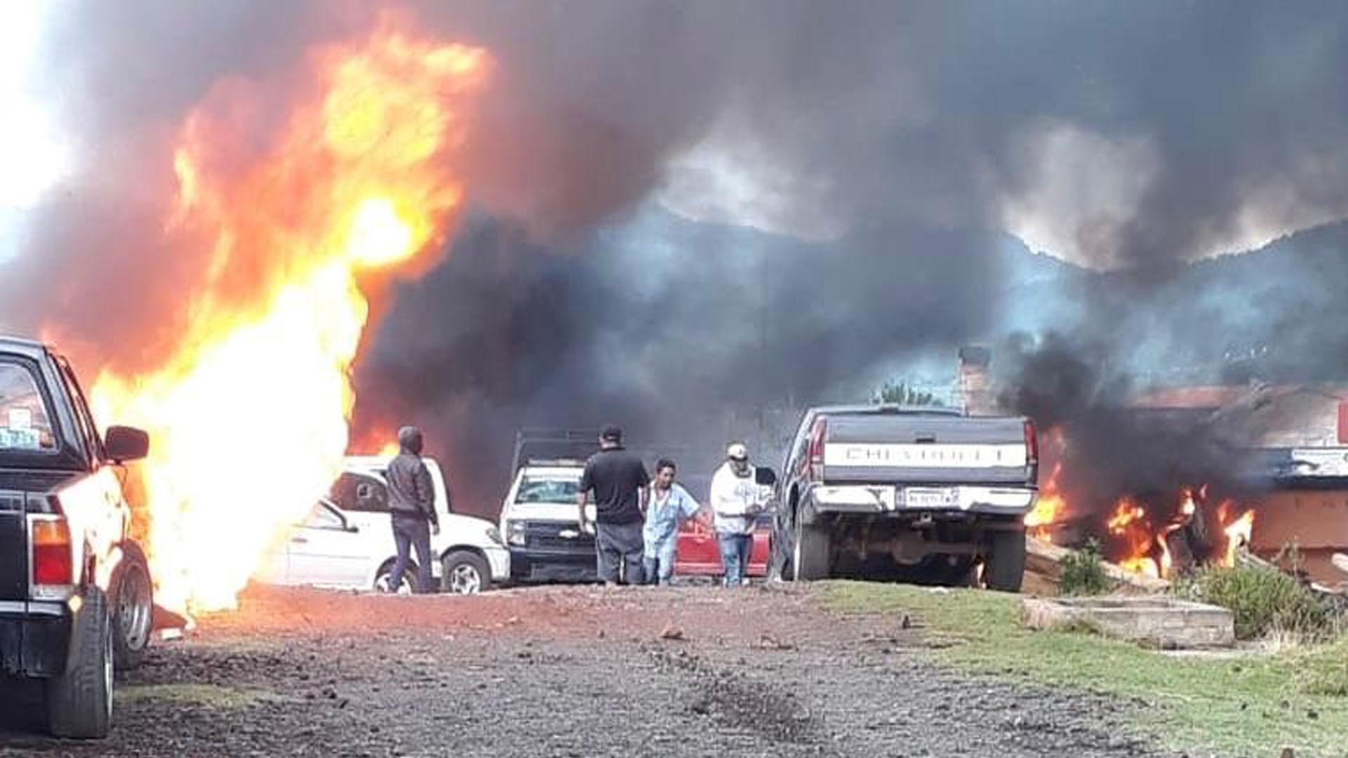 Queman patrullas en Cherán, Michoacán por muerte de joven - protestas-cheran-michoacan