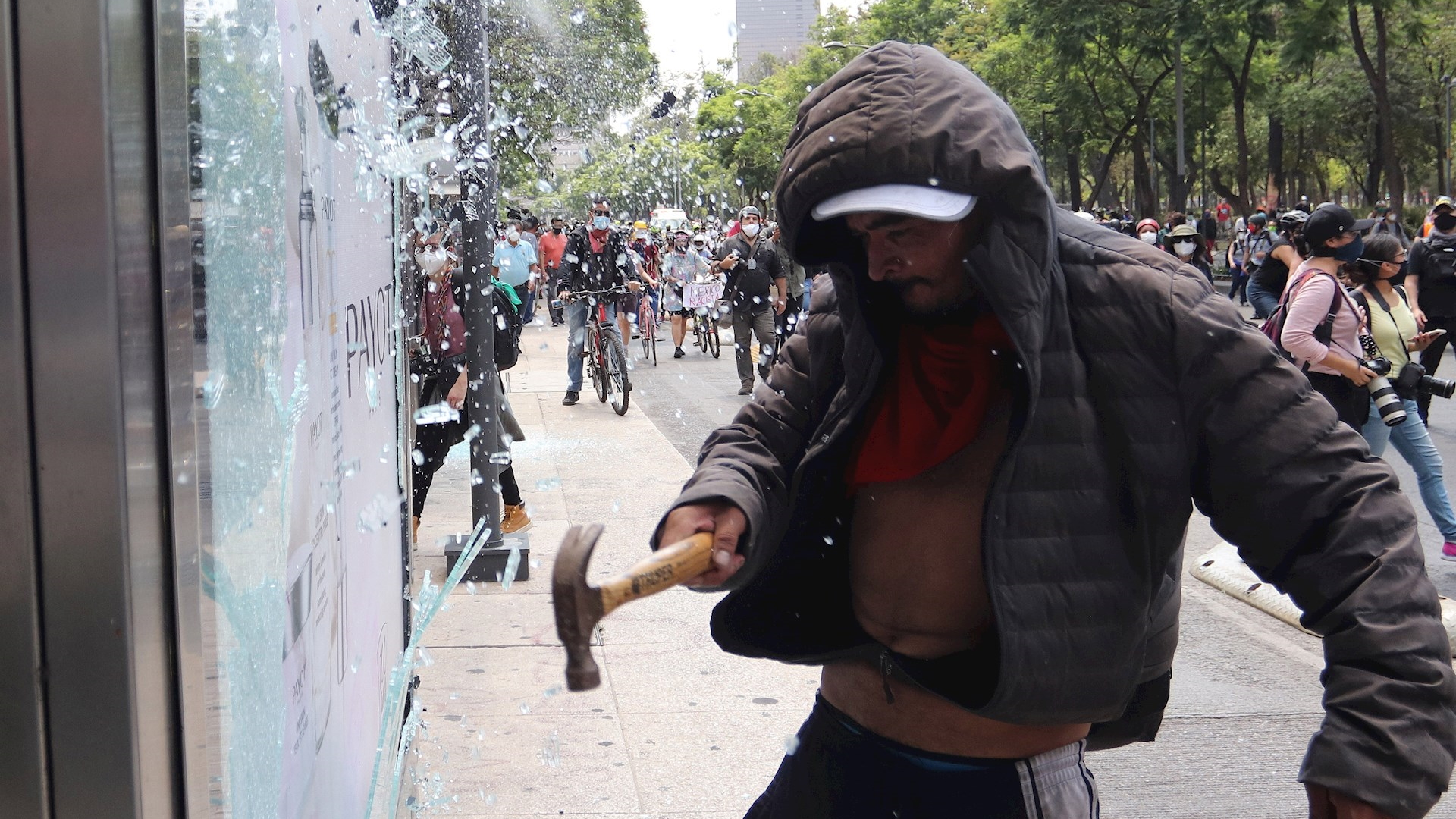 Otra jornada de protestas y actos vandálicos en Ciudad de México