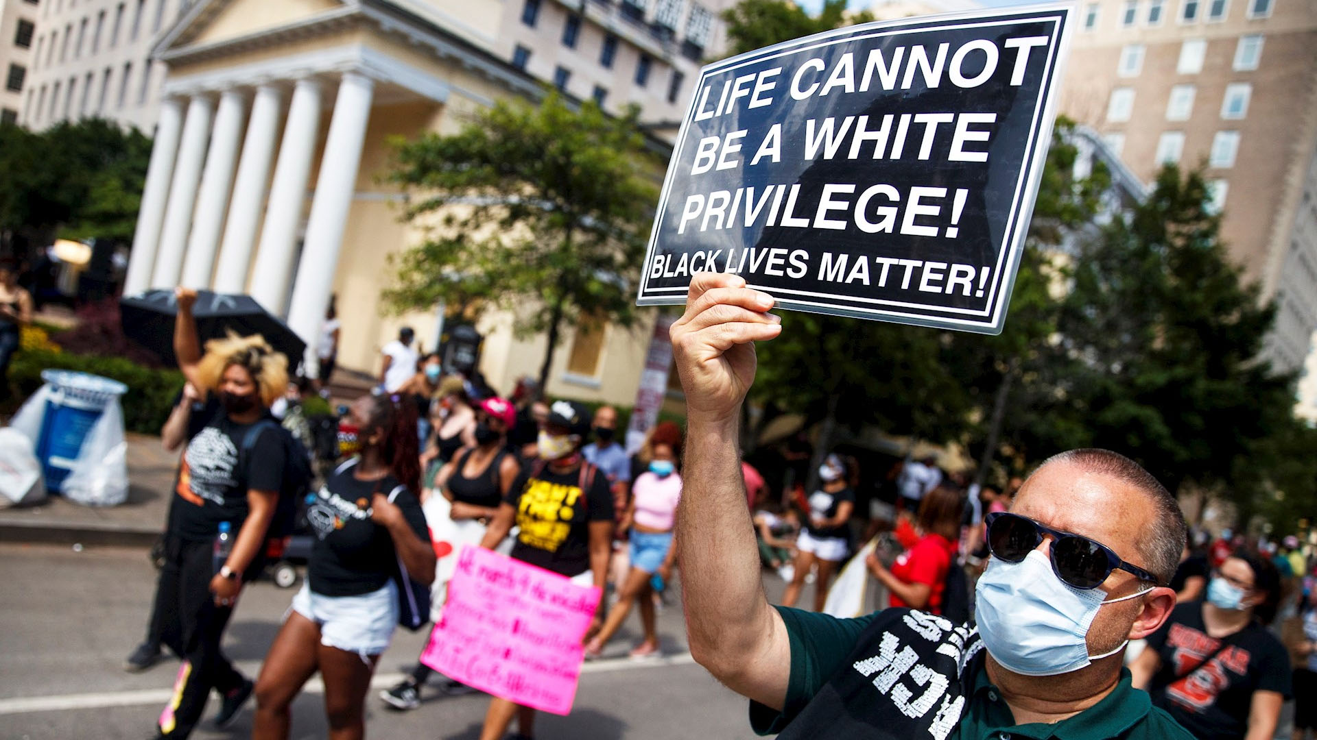 Miles se congregan en Washington DC para marchar contra el racismo