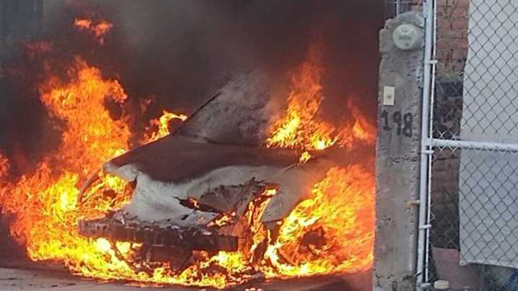 Asesinan en Guanajuato a 16 personas en diversos ataques - quema-de-vehiculo-en-celaya