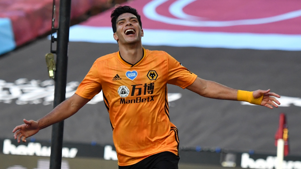 Raúl Jiménez guía triunfo del Wolverhampton contra el Everton