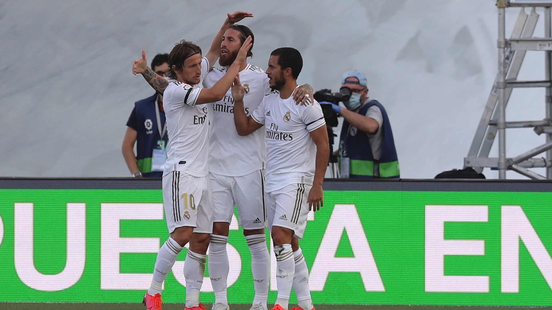 Real Madrid vence al Eibar en el regreso de LaLiga; Marcelo hinca la rodilla en protesta contra el racismo