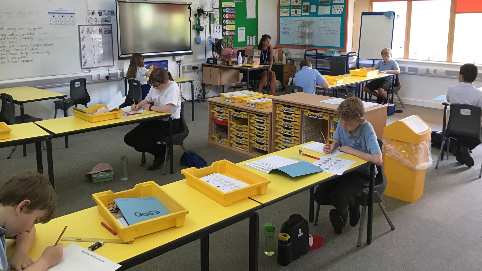 Reino Unido cancela plan de regreso a clases antes de vacaciones de verano