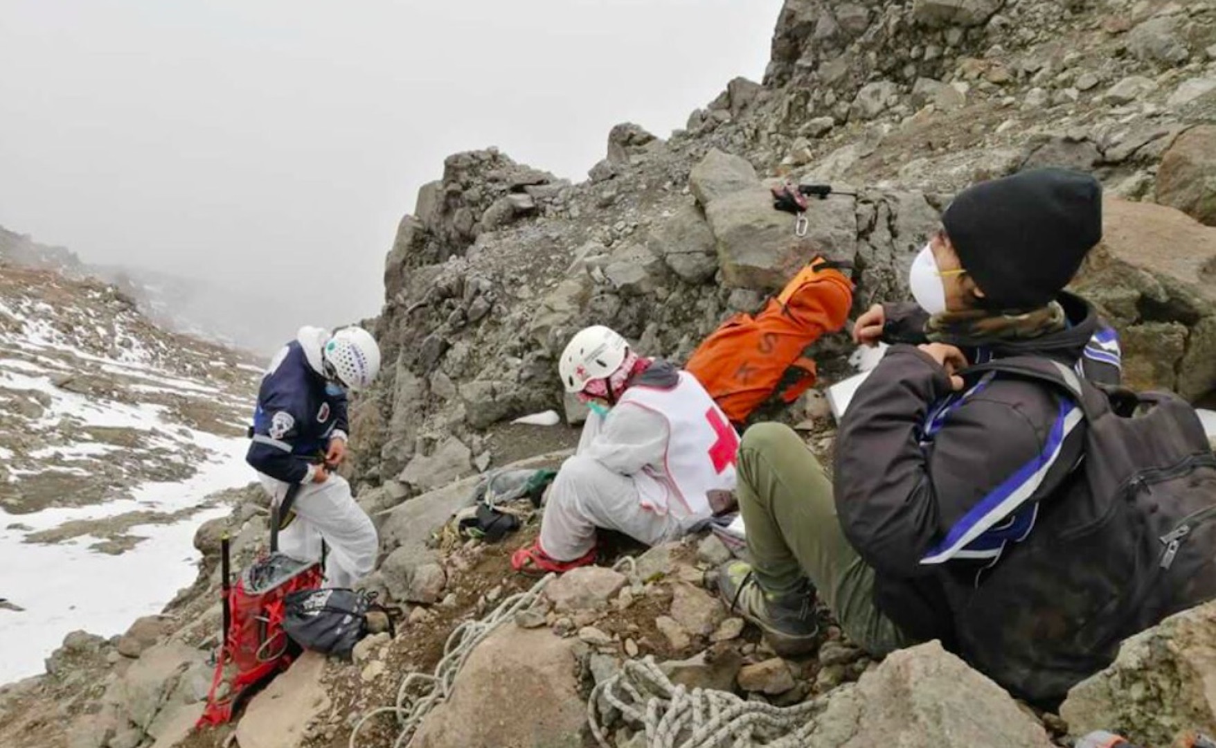 #Video Cruz Roja rescata cuerpo de alpinista accidentado en el Iztaccíhuatl
