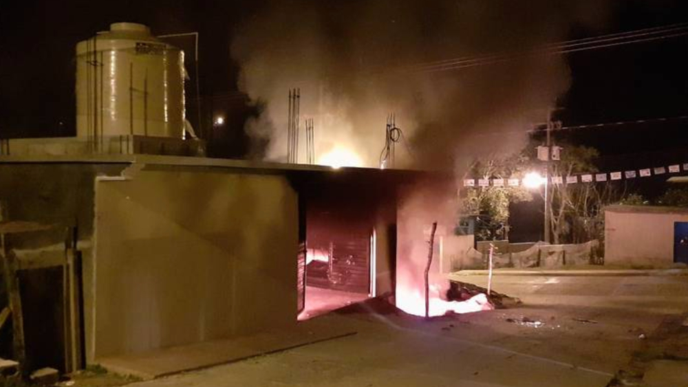 Indígenas queman casas en protesta por desinfección en Chiapas