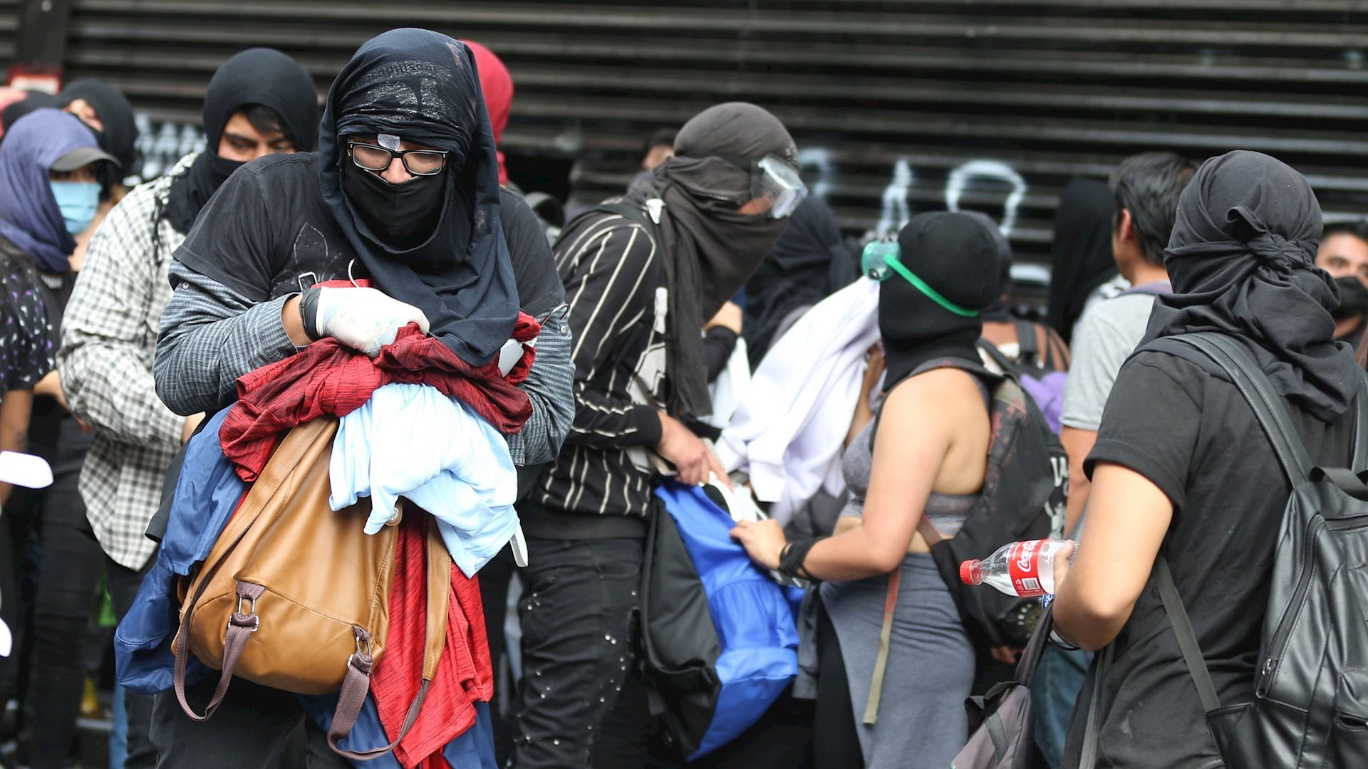 FGJ abre seis carpetas de investigación tras saqueos a negocios durante manifestación