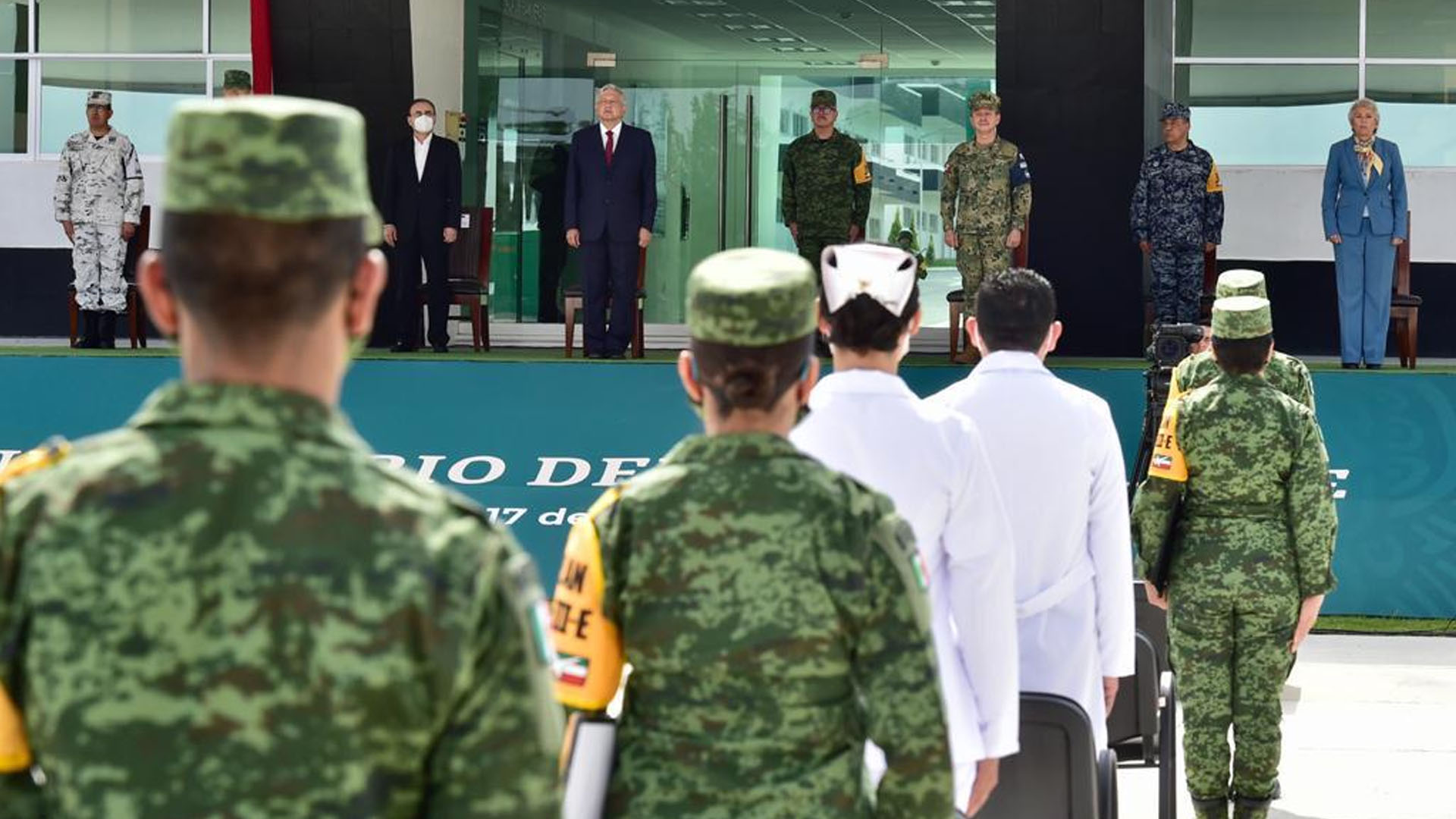 Entregan ascensos a nueve militares muertos por COVID-19