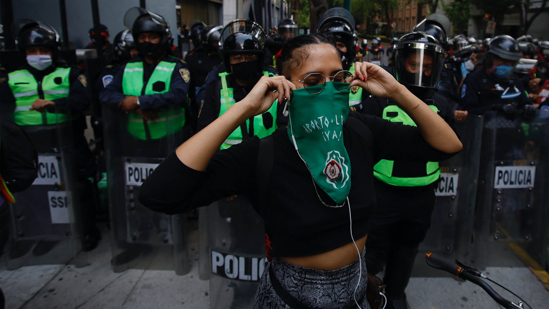 Feministas protestan frente a instalaciones de SSC por agresión a menor - ssc-protestas-feministas-marcha-2