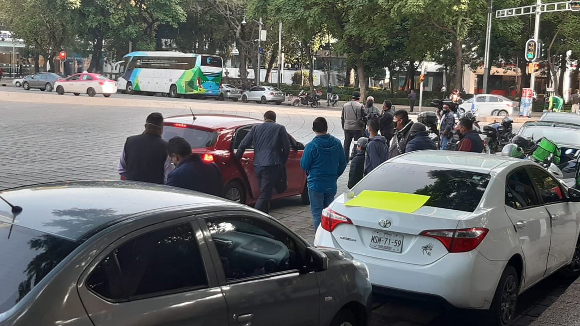 Taxistas por aplicación se dirigen al Zócalo Taxistas por aplicación se dirigen al Zócalo
