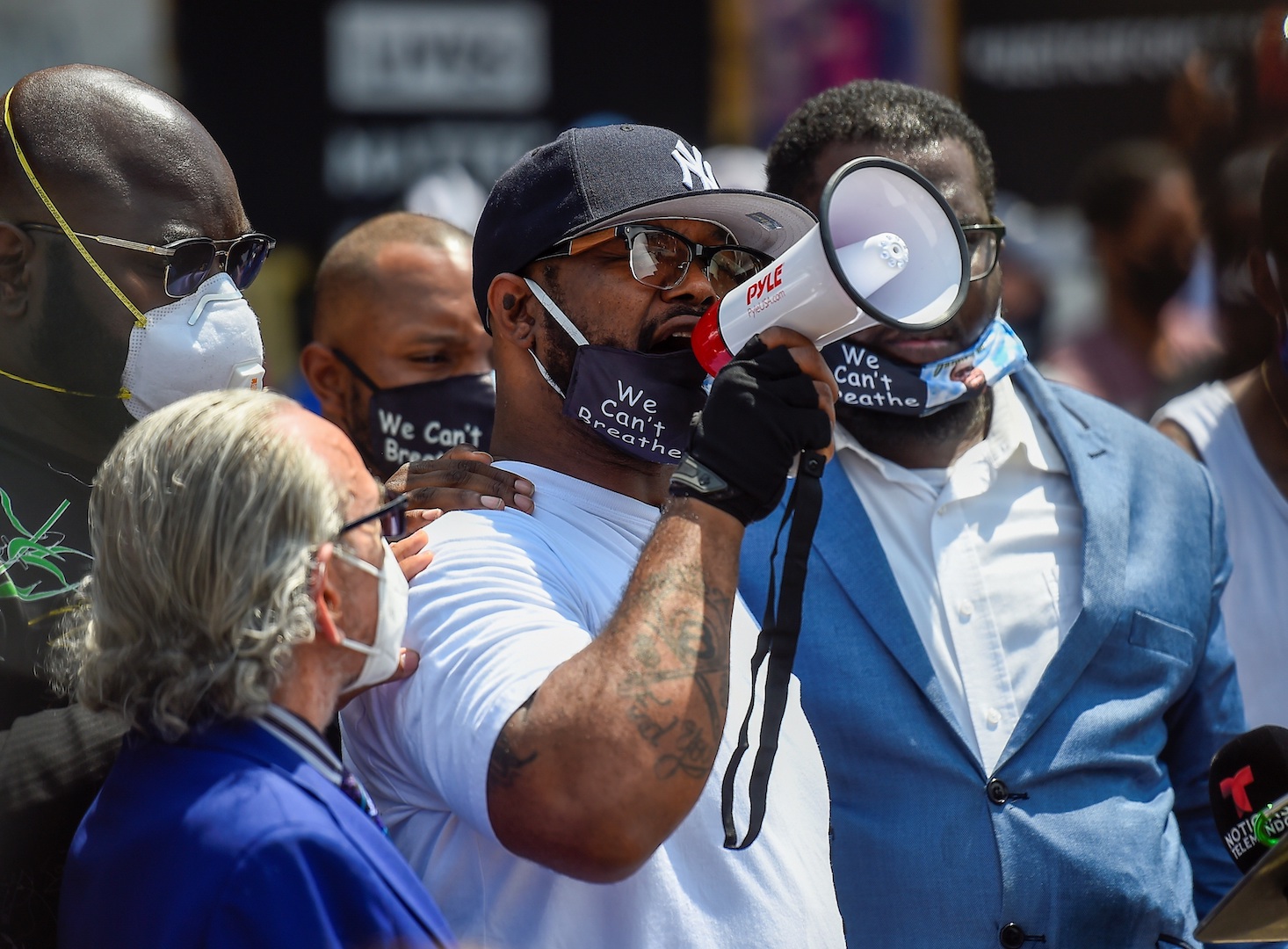 #Video Hermano de George Floyd pide detener disturbios; hace un llamado a reflexionar el voto