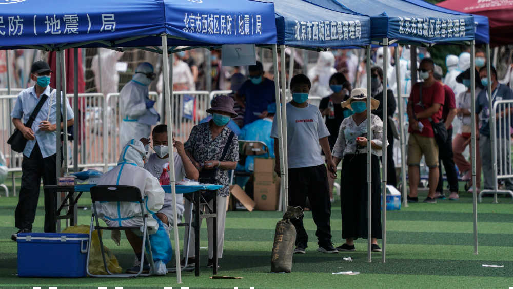 Tras brote de COVID-19, Beijing desinfectará mercados, restaurantes y universidades