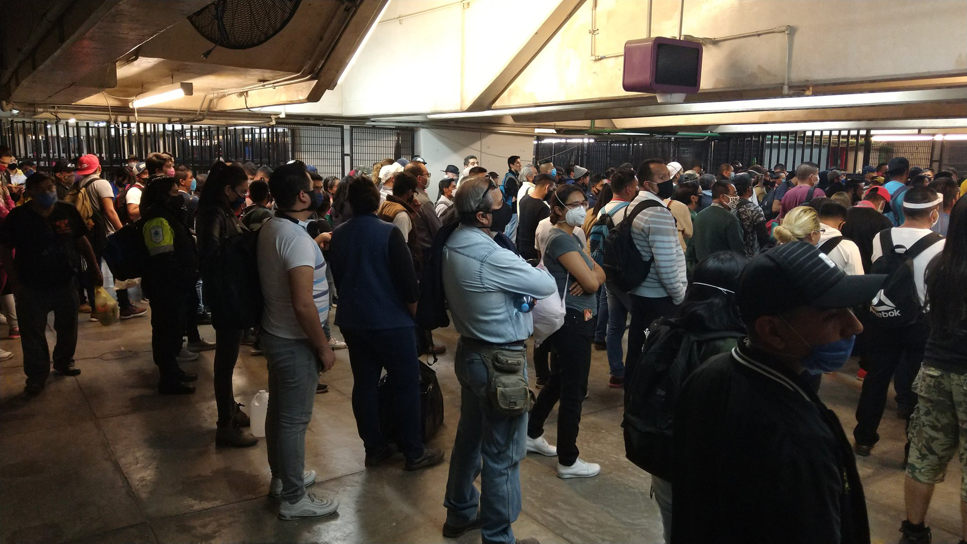 Metro suspende servicio en dos estaciones de la Línea A