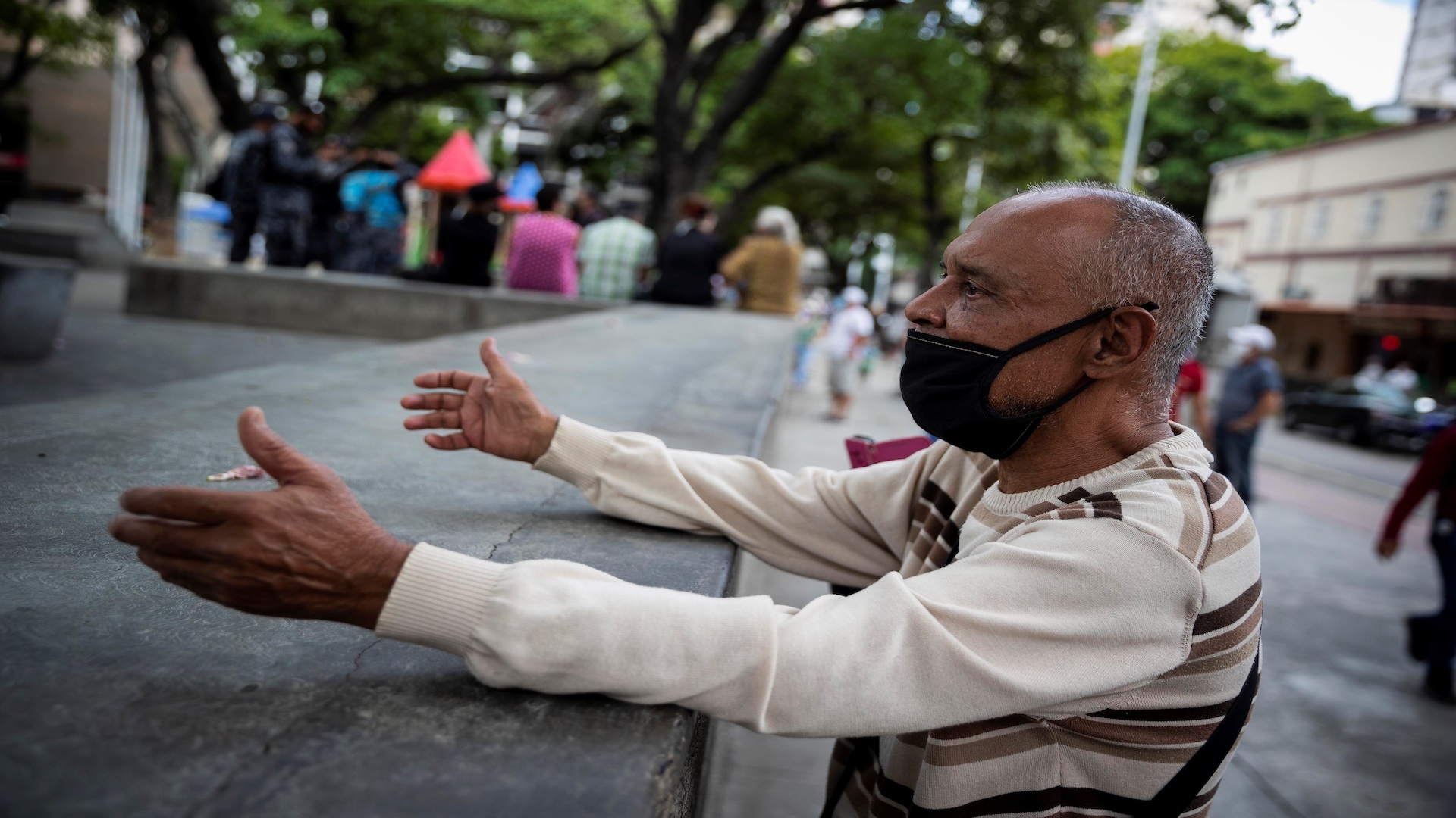Incremento en casos de COVID-19 se ligan a reapertura de centros religiosos, parques y clubes