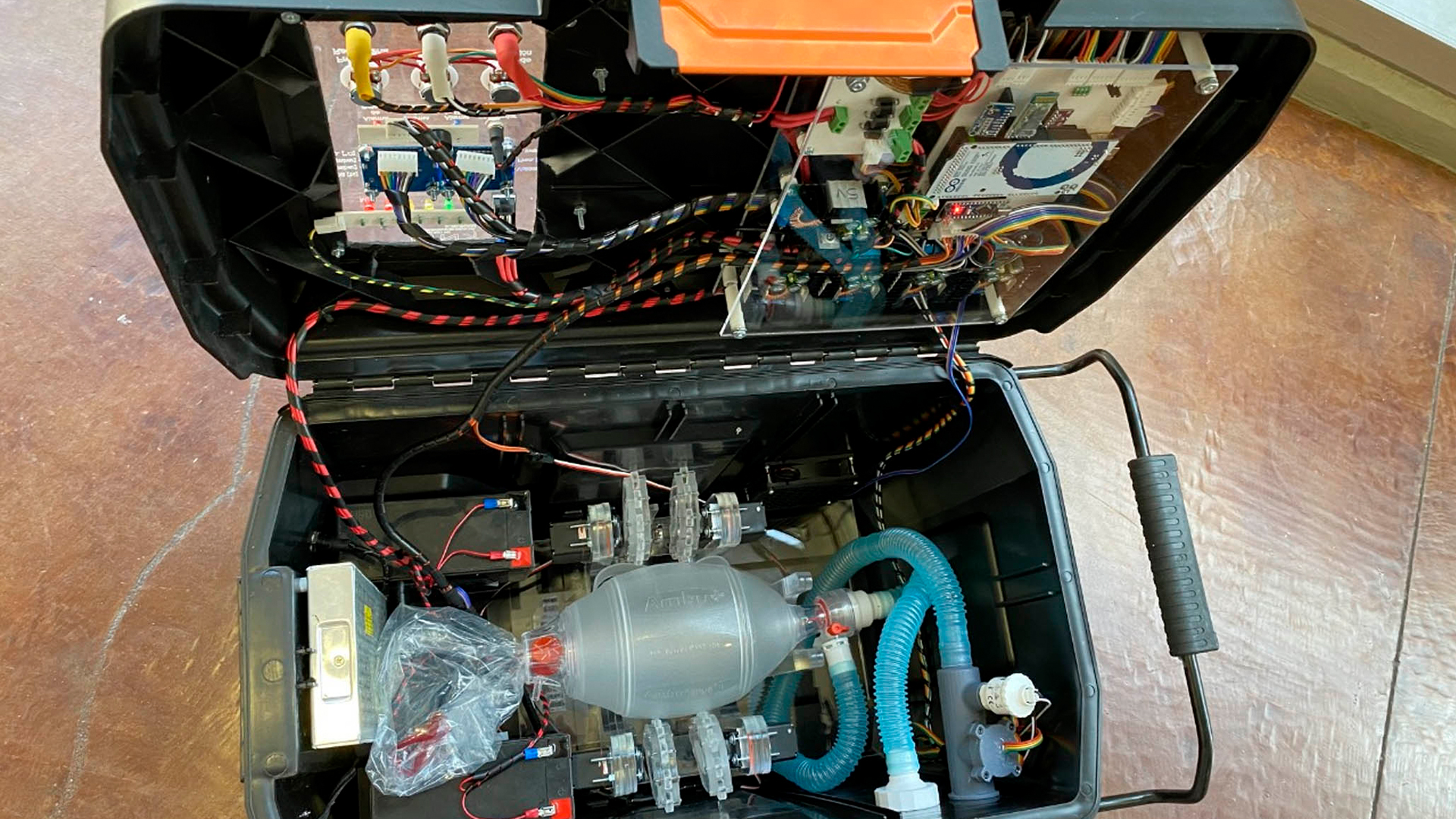 Listo para atender emergencia sanitaria primer ventilador desarrollado en la UNAM