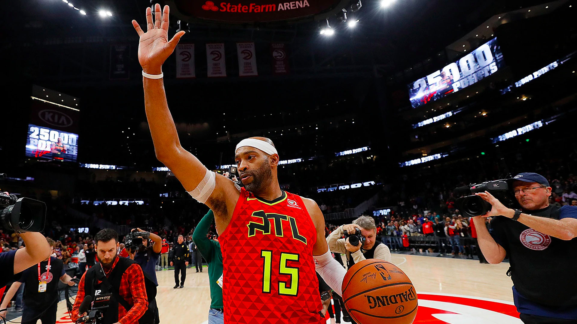 Vince Carter anuncia su retiro de la NBA tras 22 temporadas