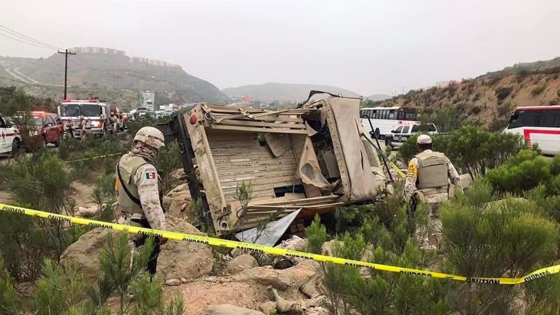 Volcadura provoca muerte de seis militares en Tijuana