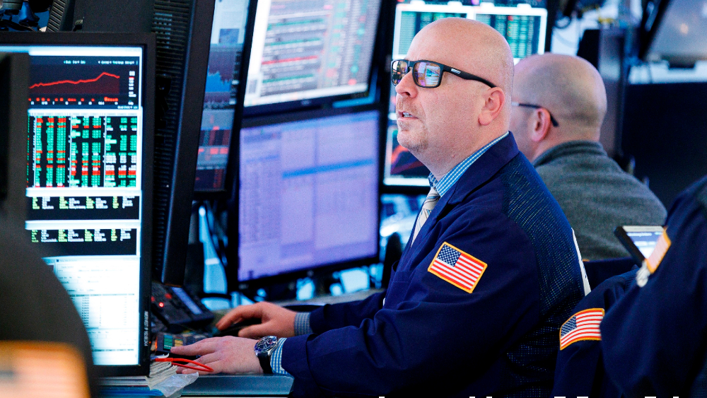 Wall Street cierra con pérdidas y Dow Jones cae 2.84 % por repunte de COVID en EE.UU.