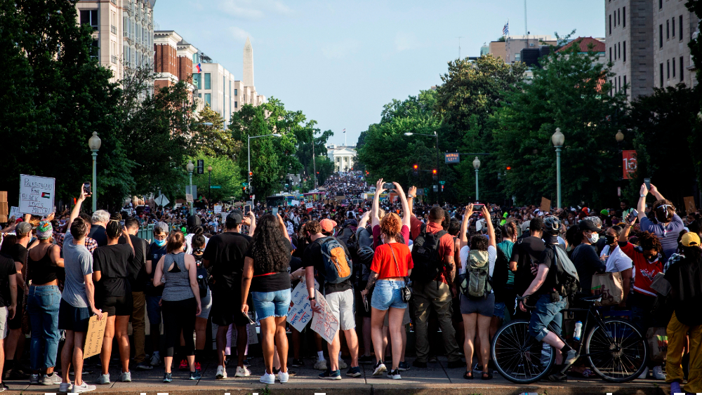 Estadounidenses temen aumento de contagios de COVID-19 durante protestas por George Floyd