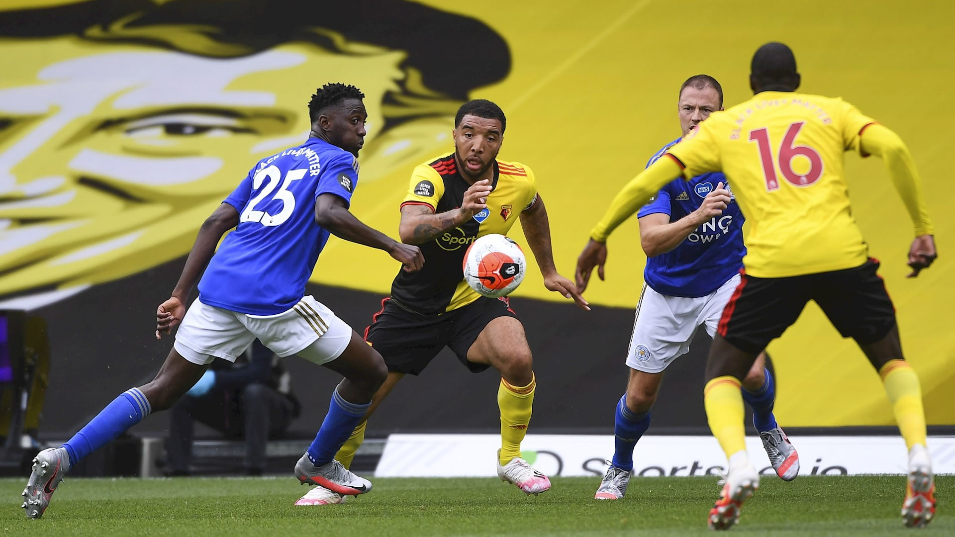 Watford saca el empate a Leicester con gol de último minuto