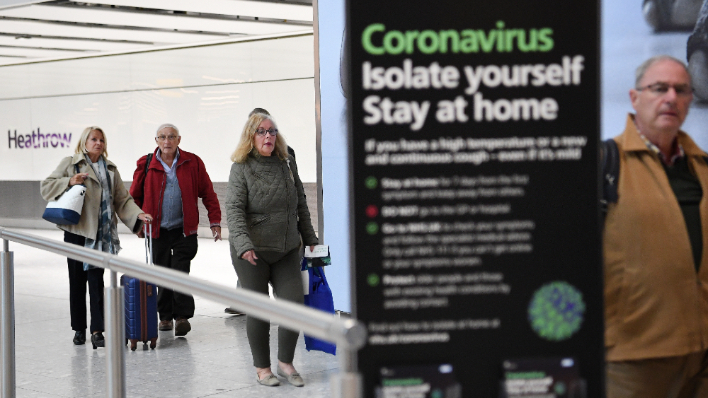 Reino Unido elimina lista roja de viajes ante ineficacia contra variante ómicron Reino Unido elimina lista roja de viajes ante ineficacia contra variante ómicron