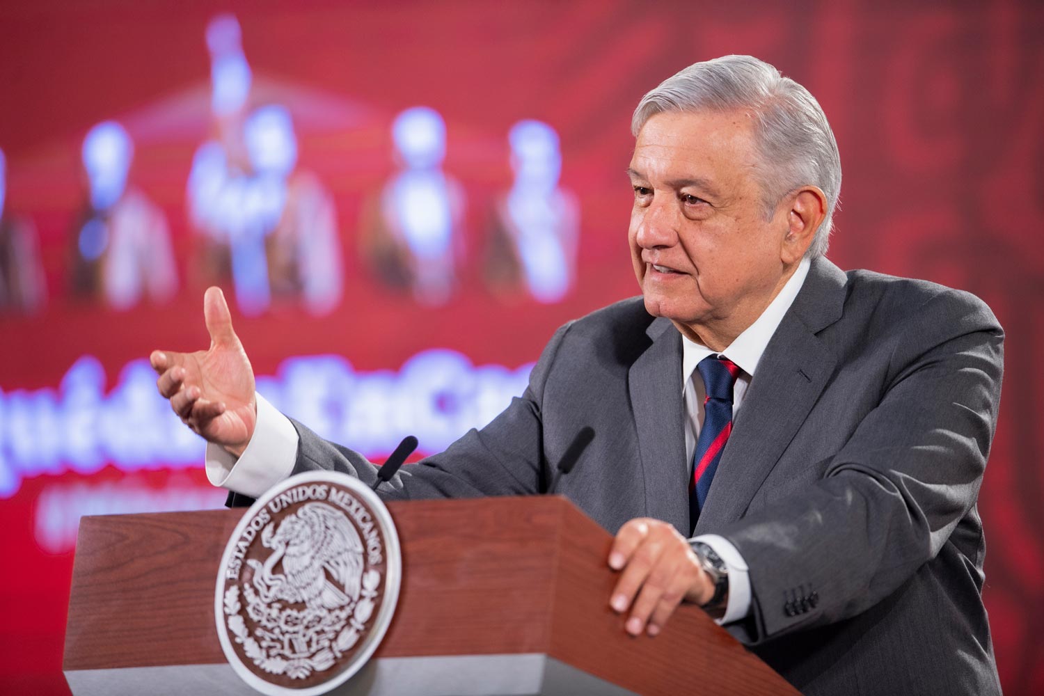No perseguimos a nadie, si se sienten difamados que demanden: AMLO a señalados por Lozoya