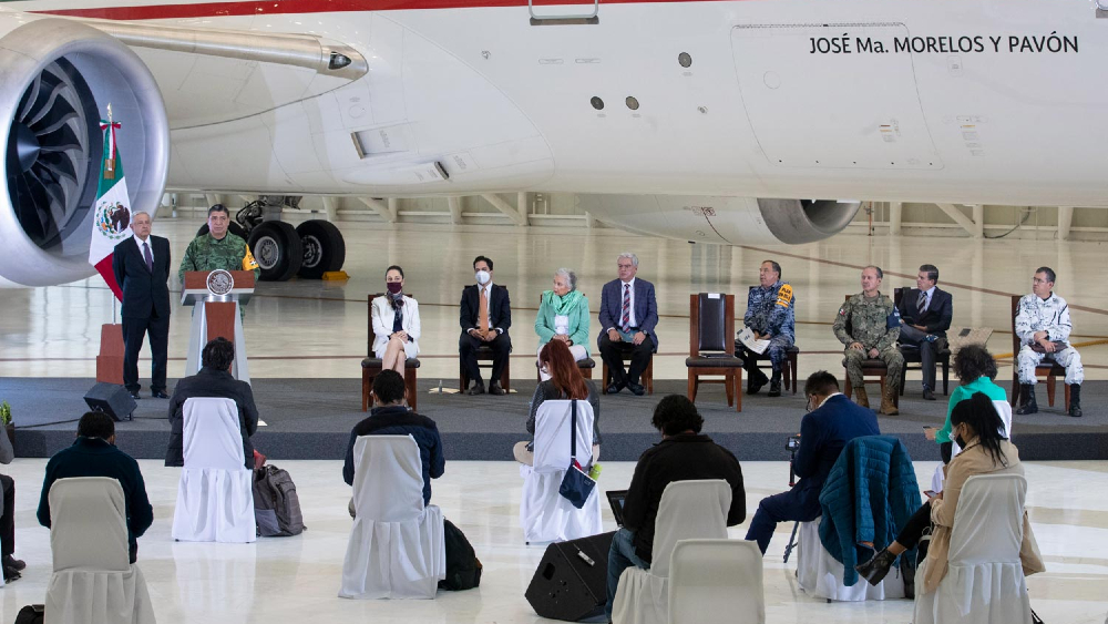 Del #NoEsBroma al sorteo simbólico: claves del avión presidencial - amlo-lopez-obrador-avion-presidencial
