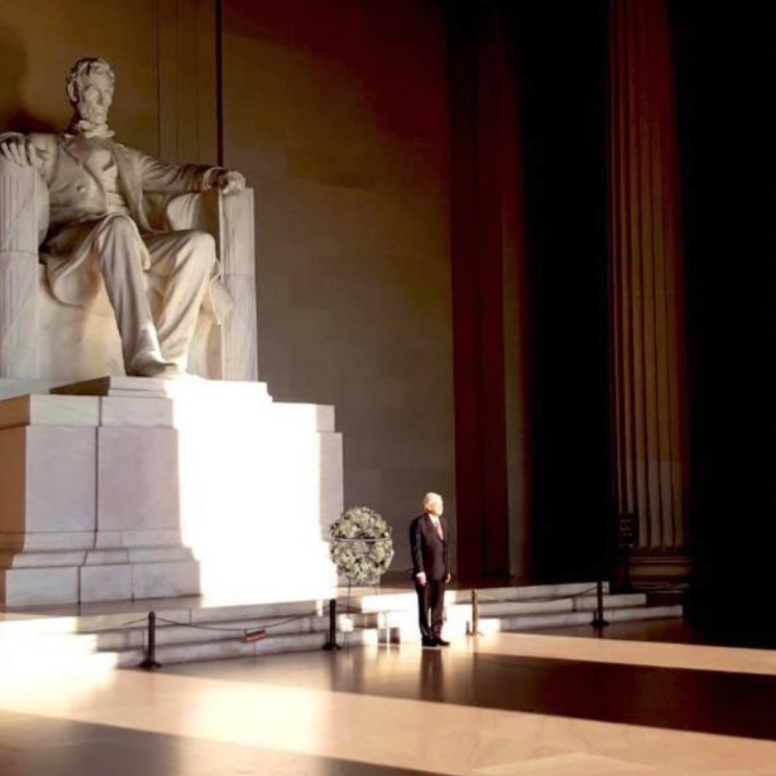 López Obrador deposita ofrendas en estatuas de Abraham Lincoln y Benito Juárez - amlo-lopez-obrador-lincoln-washington-2
