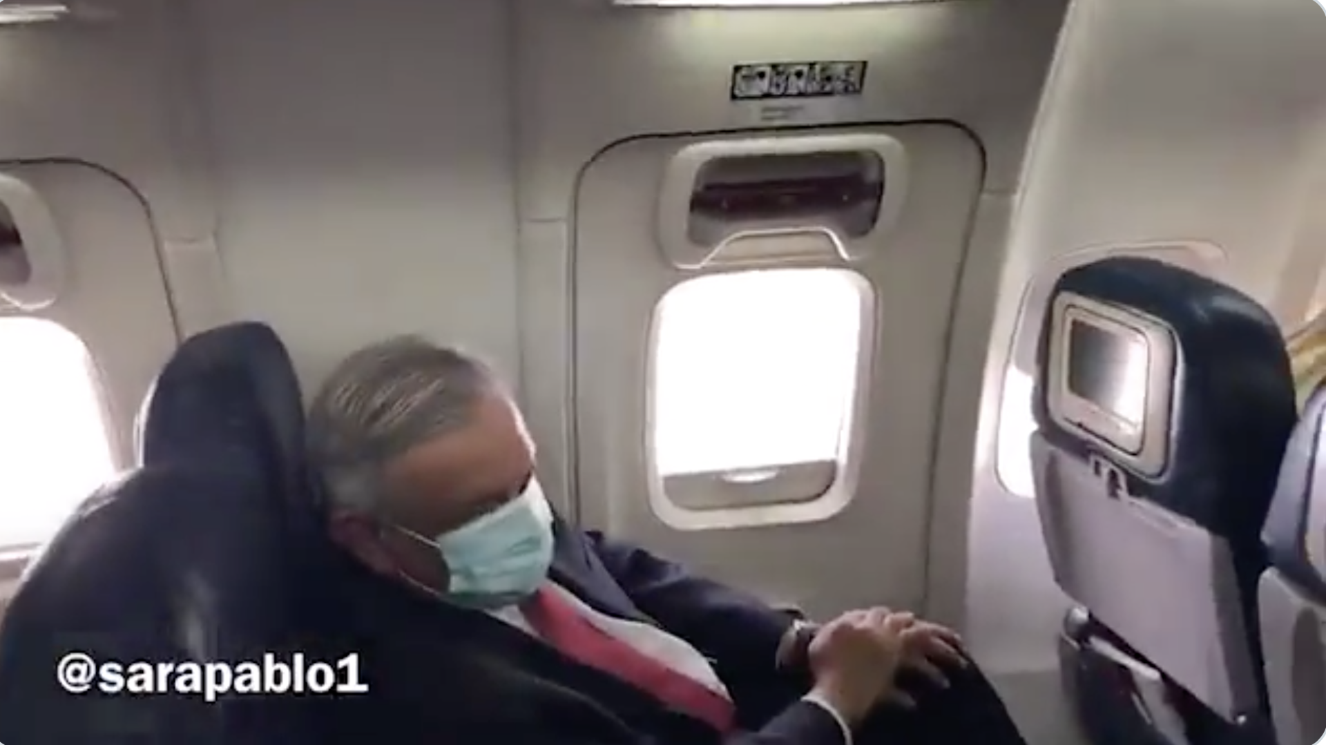 #Video AMLO viaja a Estados Unidos y por primera vez utiliza cubrebocas