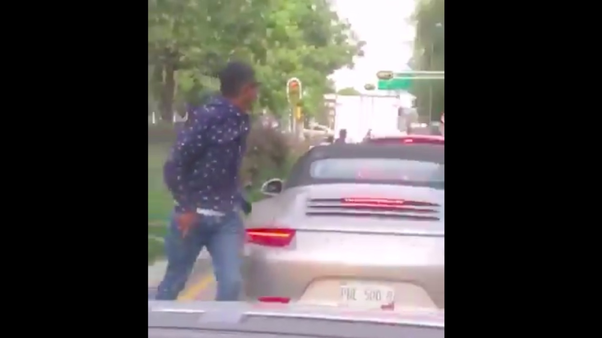 #Video En segundos, sujeto asalta a conductor de Porsche en Benito Juárez