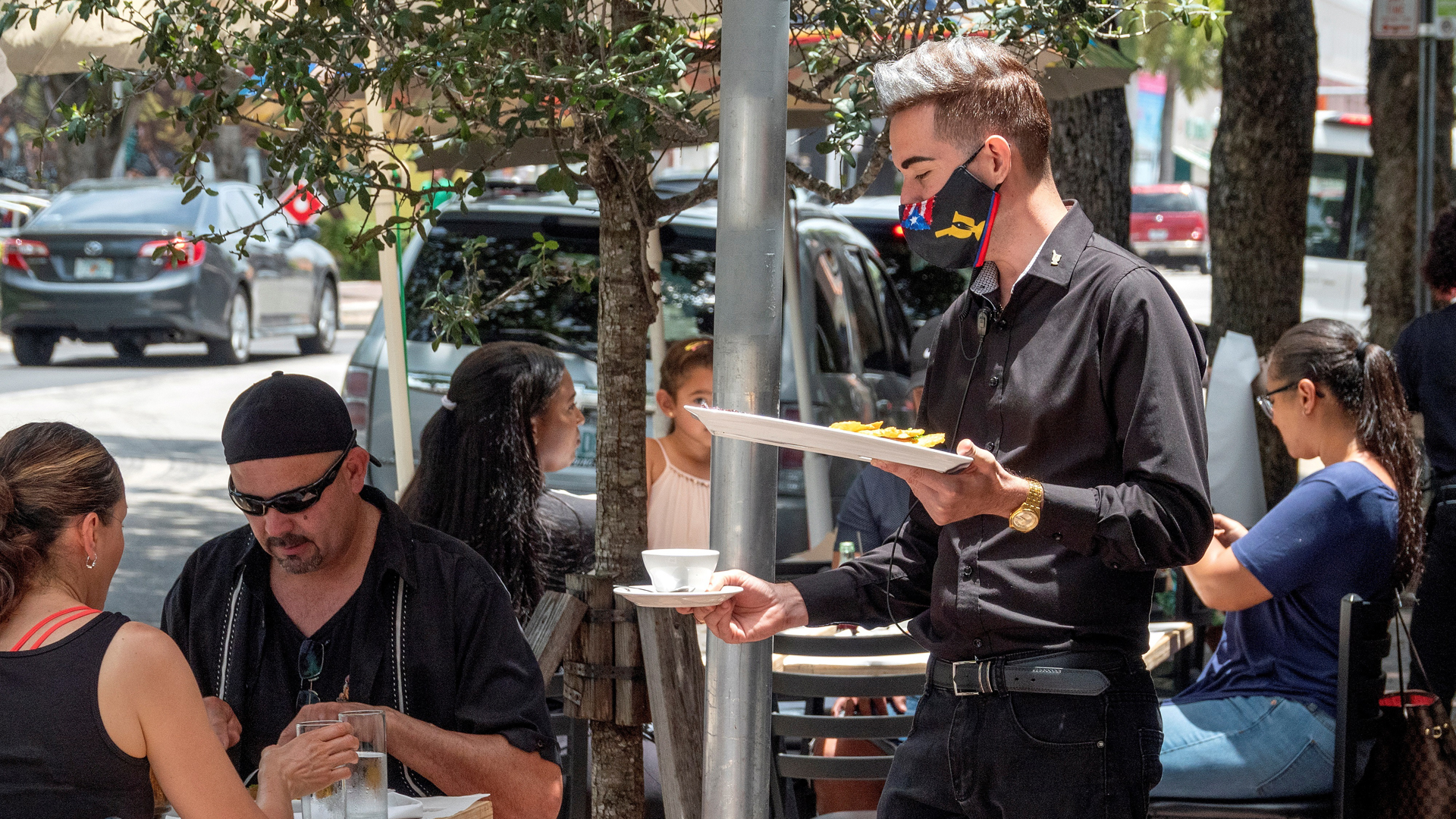 Estados Unidos vuelve a superar récord de nuevos contagios de COVID-19