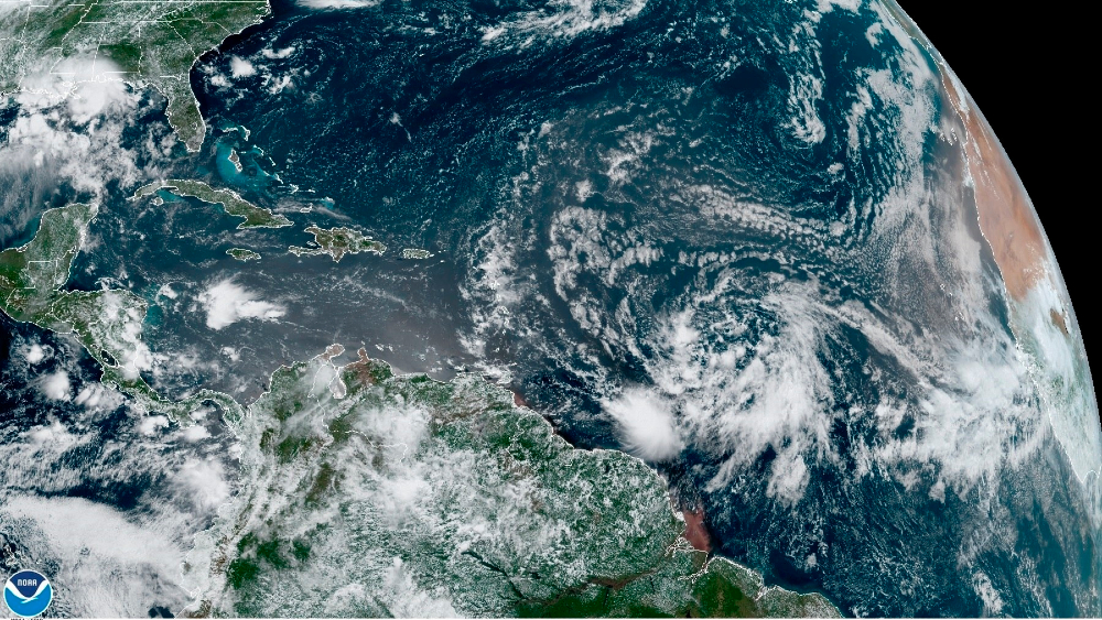 EE.UU. vigila sistema que puede convertirse en la tormenta ‘Isaías’