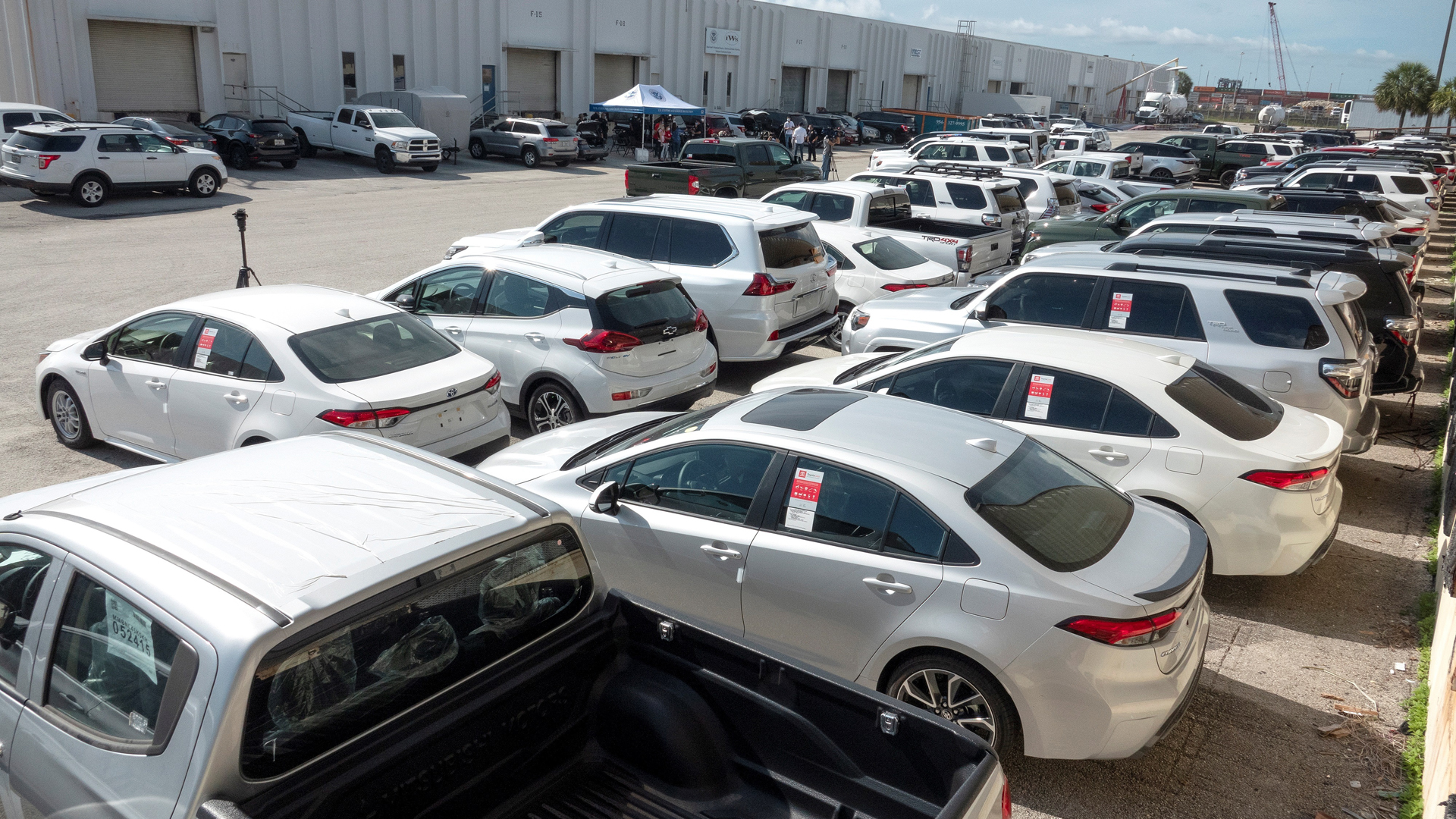 EE.UU. decomisa 81 vehículos que iban a ser enviados a Venezuela - autos-decomisados-en-eeuu-con-destino-a-venezuela