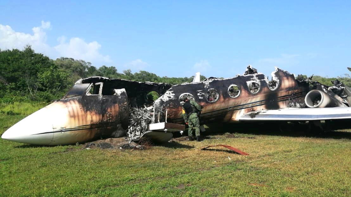 Hallan avión ejecutivo calcinado en Mapastepec, Chiapas