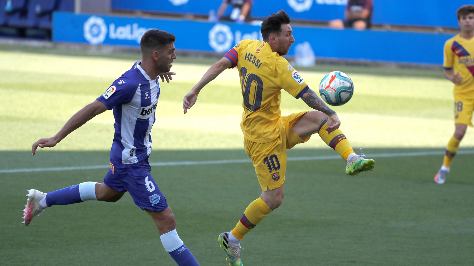Barcelona golea a domicilio al Alavés