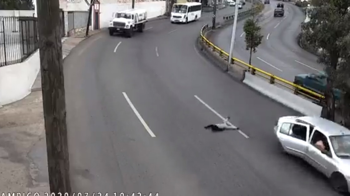 #Video Niño sale disparado de auto en movimiento en Zacatecas