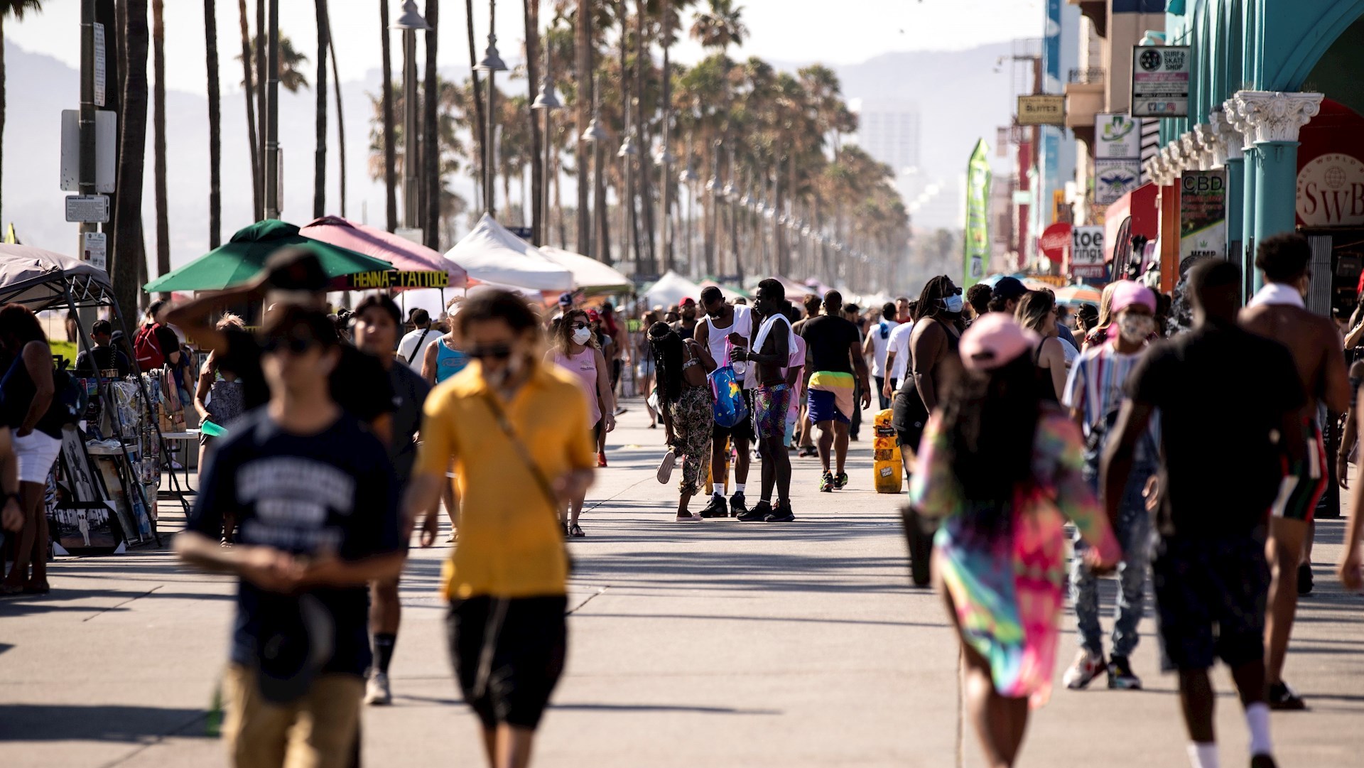 California ordena cierre de actividades en interiores tras aumento de casos de COVID-19