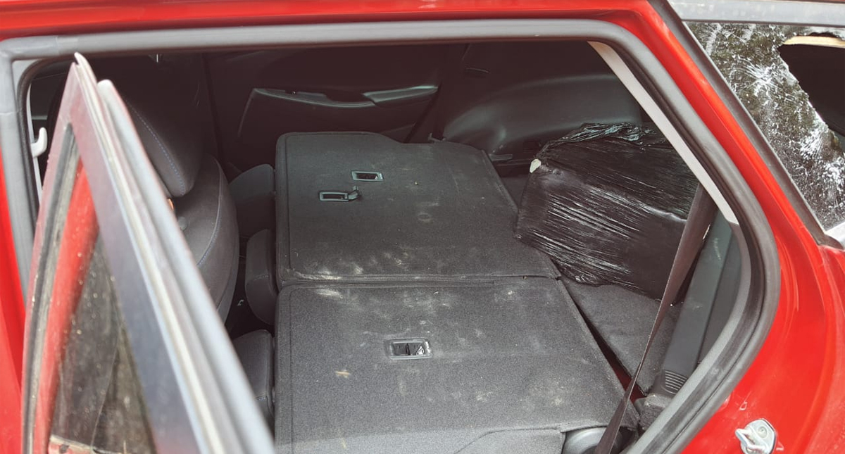 Aseguran en Quintana Roo camioneta con presunta cocaína ligada a aeronave incendiada