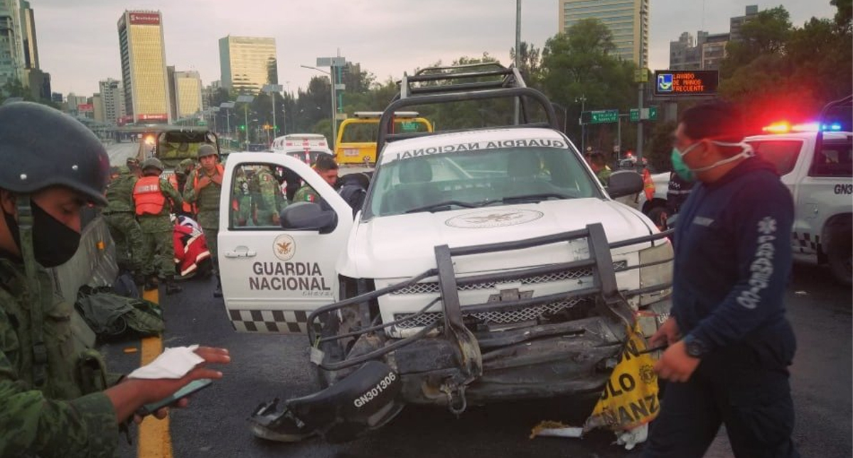 #Video Camioneta de la Guardia Nacional pierde el control y choca en segundo piso del Periférico