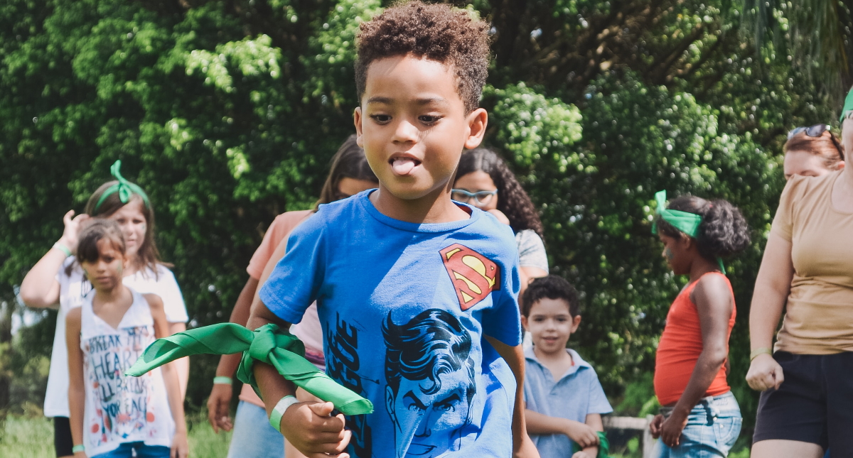 Brote de COVID-19 en campamento de verano en EE.UU. genera 260 contagios