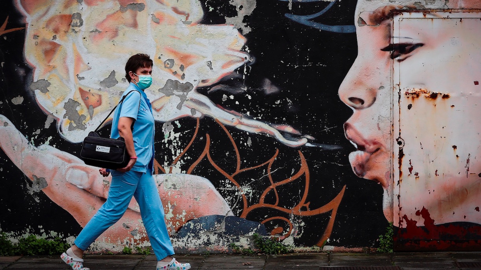 Estudio muestra los errores que se cometieron en diversos países durante el desconfinamiento