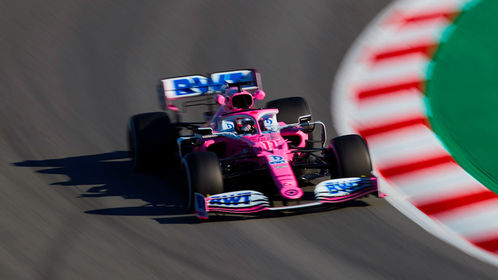 ‘Checo’ Pérez confía puntuar con dos coches este fin de semana