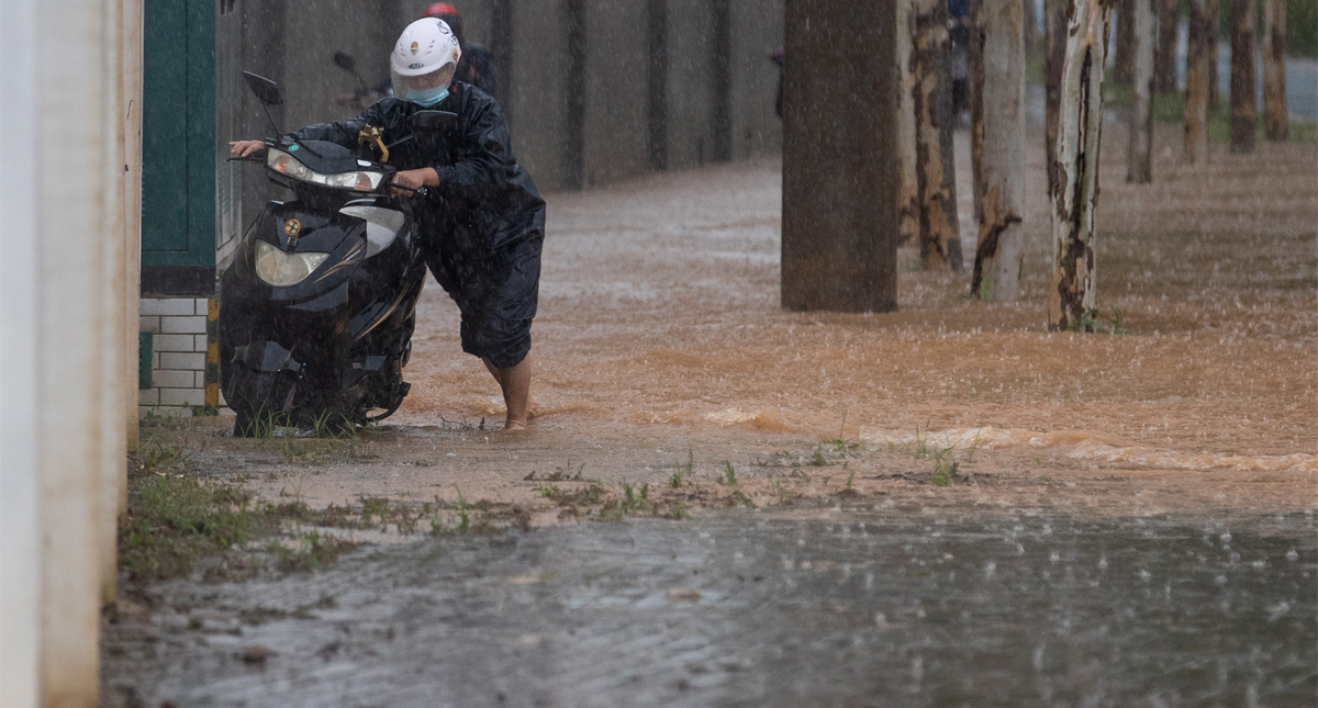 Wuhan eleva nivel de alerta por inundaciones en China