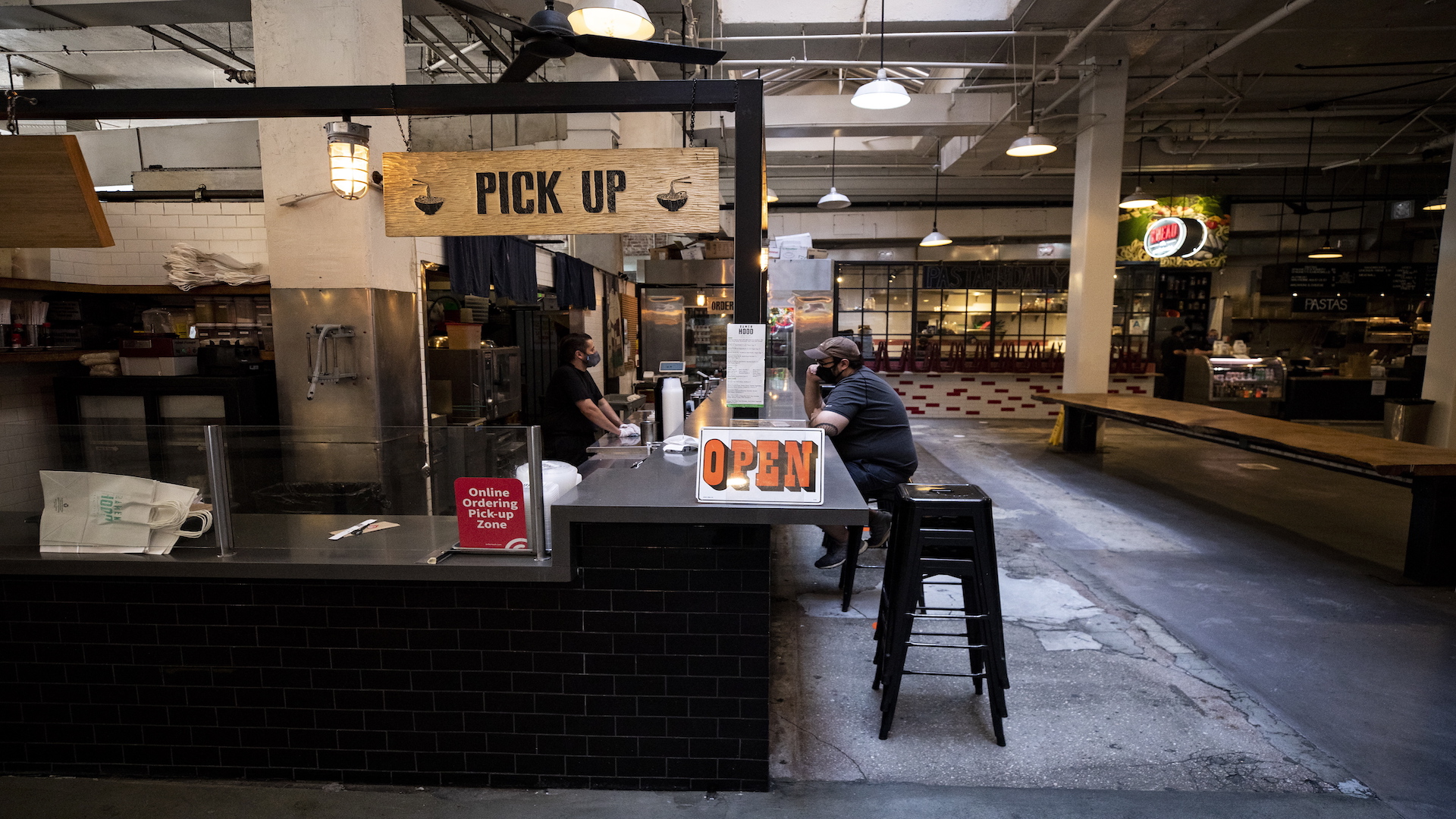 California ordena cierre de cines e interior de restaurantes por el 4 de Julio