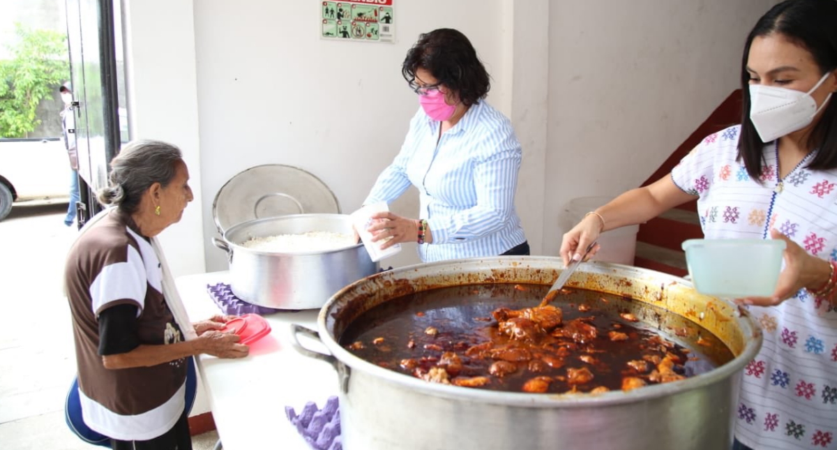 Comedores sociales entregan 10 mil comidas diarias en Acapulco