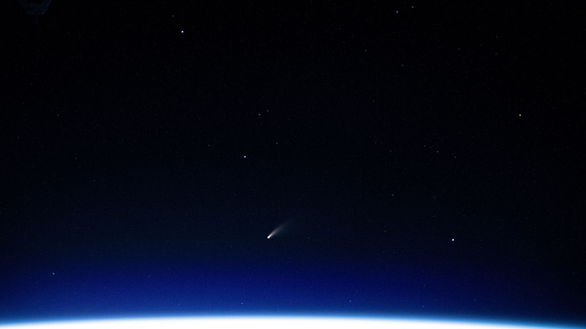Así se ve el cometa Neowise desde la Estación Espacial Internacional